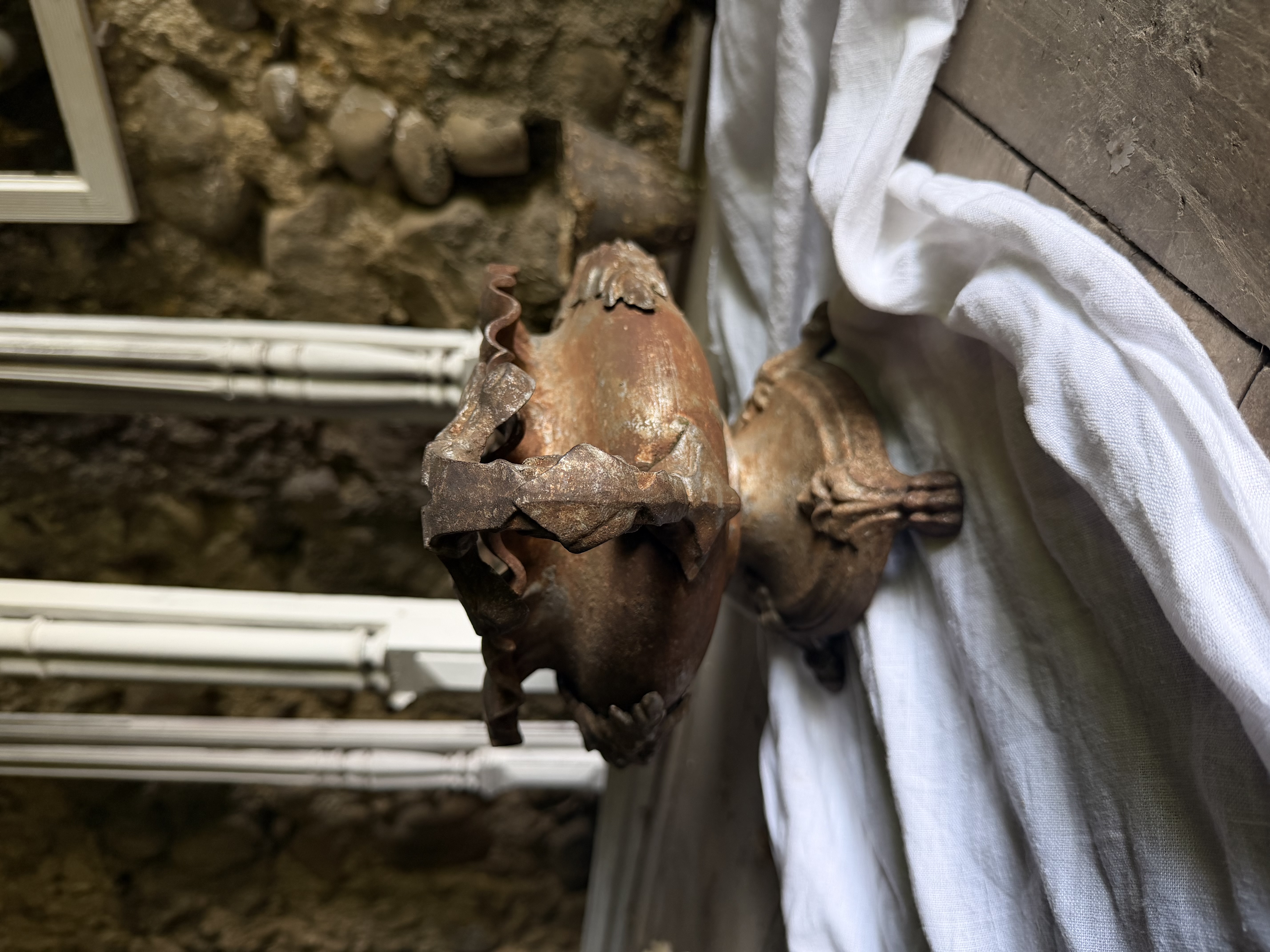 Profile showing the stylized paw-and-leaf feet supporting the cast iron structure