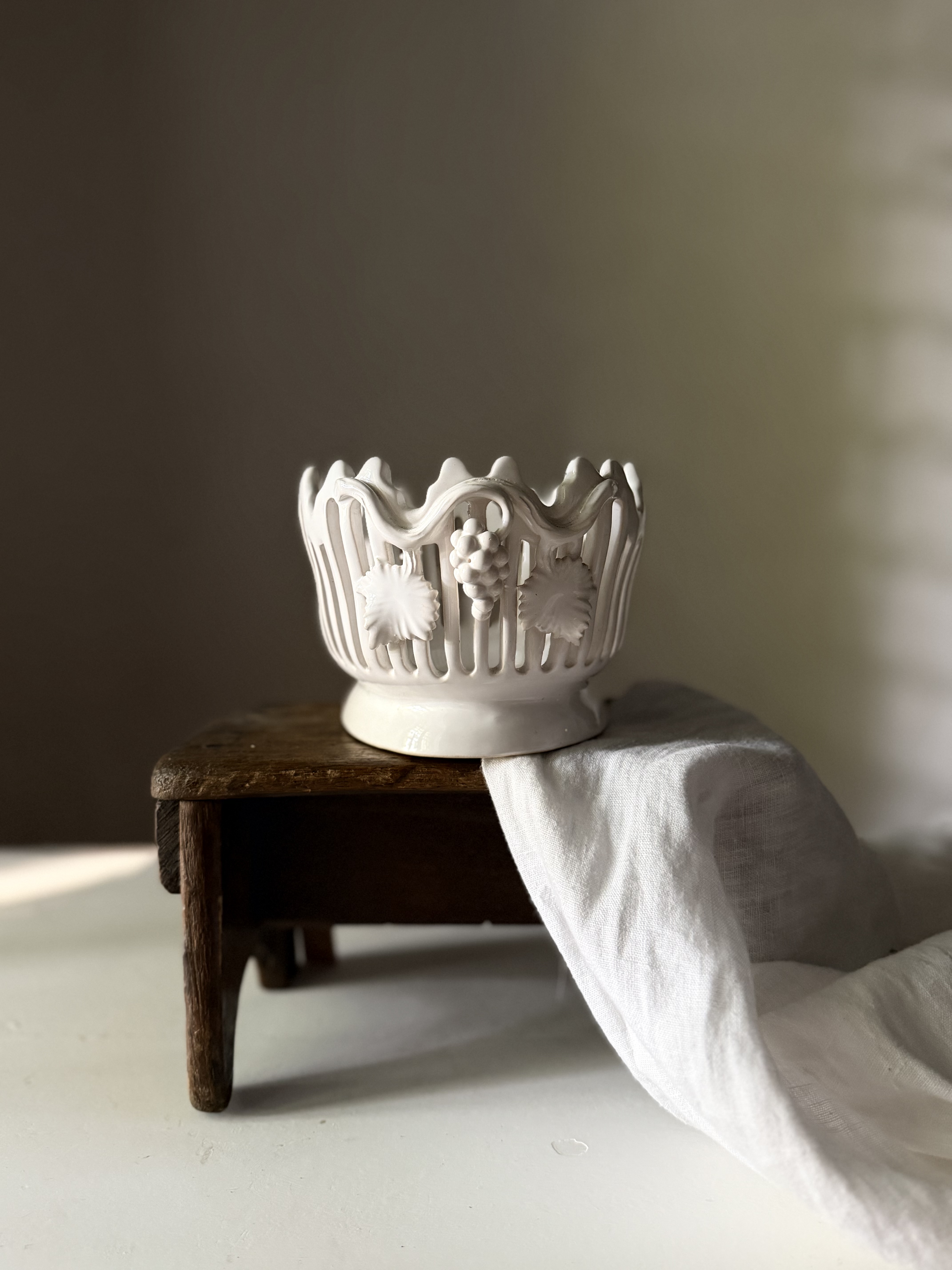White Faïence Pierced Corbeille