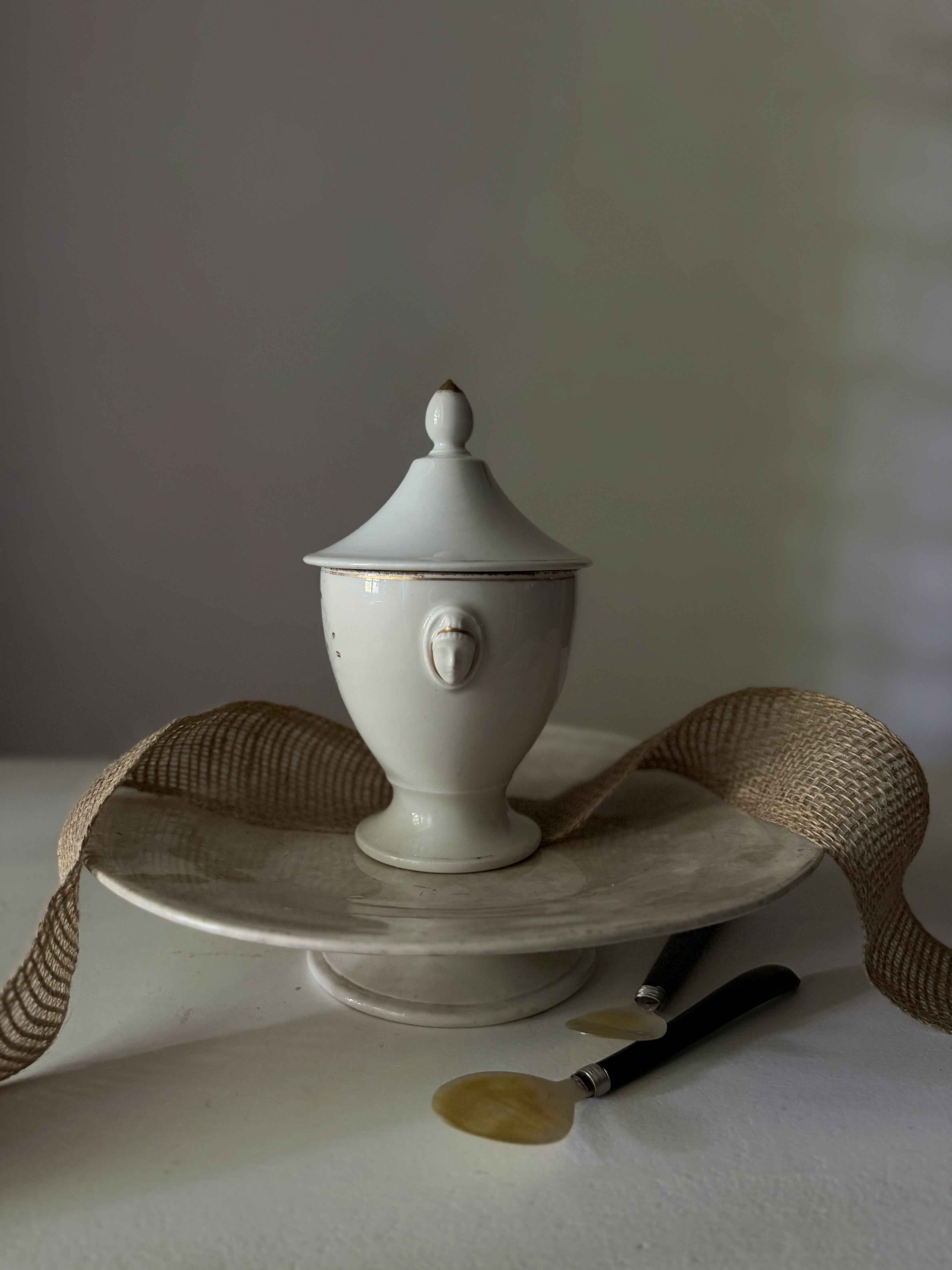 Napoleon III Porcelaine de Paris Bonbonnière